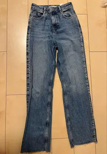ZARA 스트레이트 데님 비쥬 장식 34