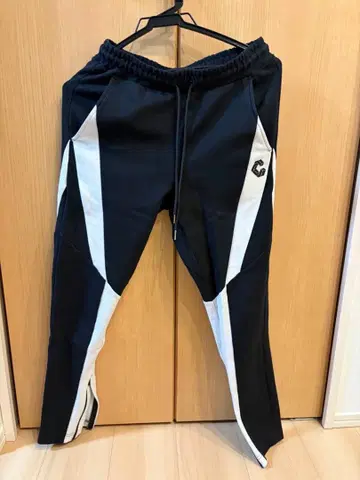 CRONOS 크로노스 블랙/화이트 조거 팬츠