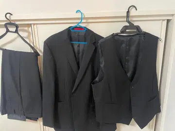 블랙 스트라이프 쓰리피스 수트 BB7