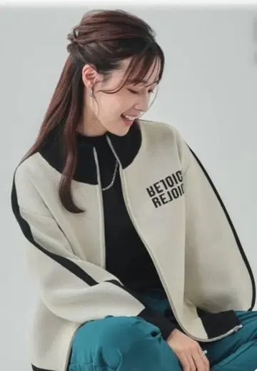 큐티 블론드 스폰디쉬 니트 트랙 자켓 화이트