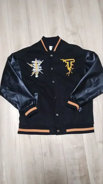 HOOK 블랙 오렌지 바시티 자켓 M 사이즈 크로네코