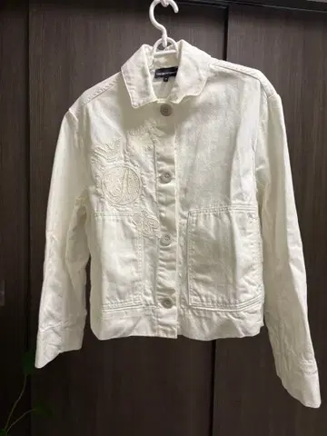 EMPORIO ARMANI 화이트 자켓 38 사이즈