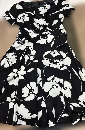 트윈 픽스 꽃무늬 플레어 원피스