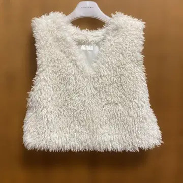 Bailsey 아이보리 V넥 니트 베스트