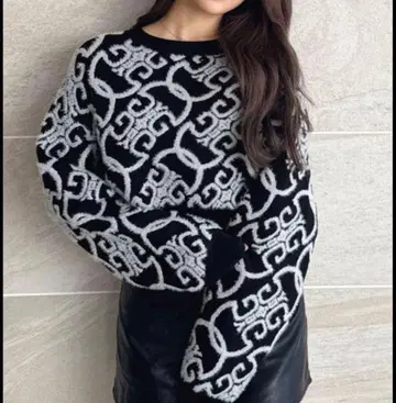 GYDA 체인 로고 라메 니트 TOPS