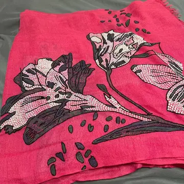 TARA BLANCA 핑크 자수 스톨