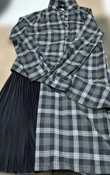 Lyricist by YE M 체크 무늬 플리츠 원피스