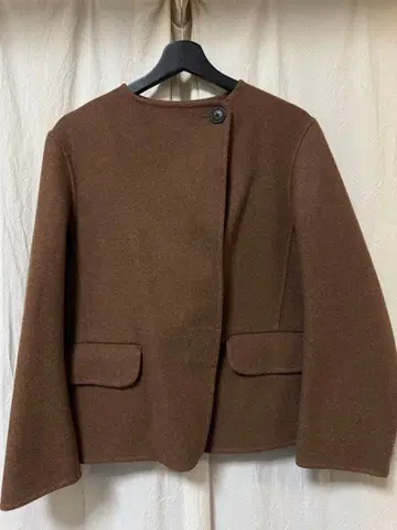 새상품급 UNIQLO +J 브라운 노카라 자켓 S 사이즈