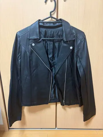 블랙 가죽 라이더 자켓