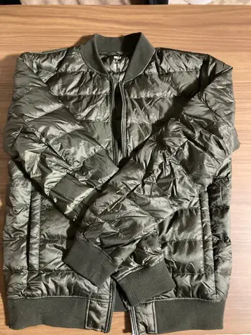 유니클로 울트라 라이트 다운 올리브 그린 다운 자켓