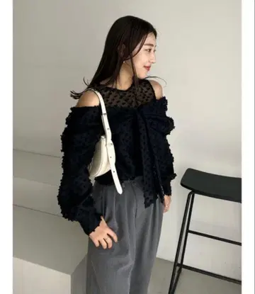 스나이델 리본 모티브 블라우스 블랙 긴팔 새상품급