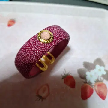 빨간색 스타닝 가죽 뱅글