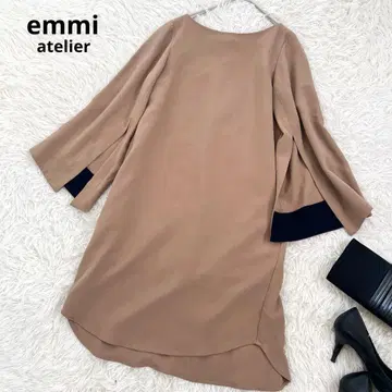 에미 아틀리에 슬릿 소매 절개 드레스 드레이프감 베이지