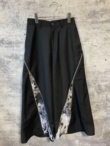 시버라이즈 사선 ZIP 플라워 올 패턴 밴드 포함 와이드 팬츠