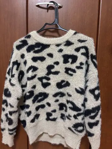 MURUA 레오파드 무늬 복슬복슬 니트 스웨터