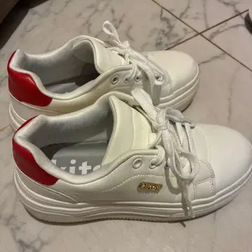 화이트/레드 통굽 로우컷 스니커즈