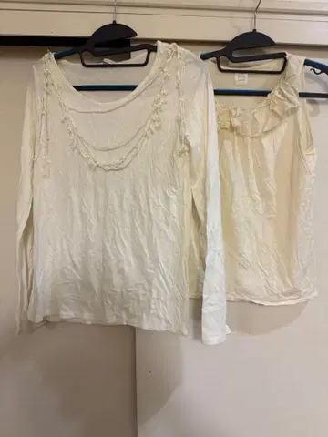 뷔르데사봉 아이보리 긴팔과 프릴 탱크탑 세트