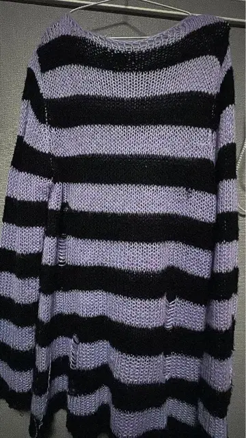 KILLSTAR 블랙과 라벤더 스트라이프 니트