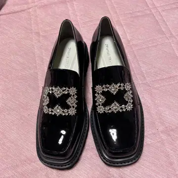 비쥬 장식 블랙 로퍼 오리엔탈 트래픽