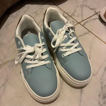 kit 스카이블루 통굽 스니커즈