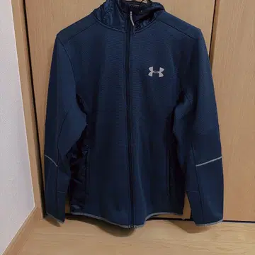 언더아머 후드티