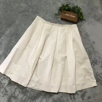 [ Oribar saf ] 택 포함 화이트 플레어 스커트 무릎 기장