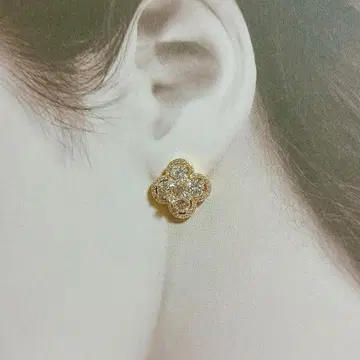 #60 골드 클로버 귀걸이 럭셔리 반짝이는 지르코니아 파베 미사용 새상품