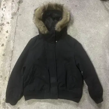 퍼 달린 다운 자켓