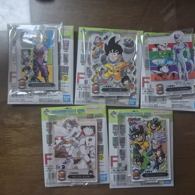 드래곤볼 40주년 제일복권 F상 아크릴 스탠드 판매합니다.