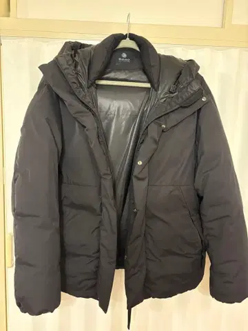 [나노 유니버스] 블랙 후드 부착 다운 자켓