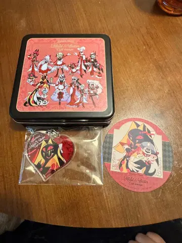 해즈빈 호텔 콜라보 카페 캔 케이스 아크릴 키링 서펜샤스