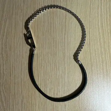 가죽과 체인 목걸이
