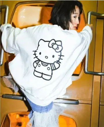 little sunny bite HELLO KITTY 맨투맨 레어