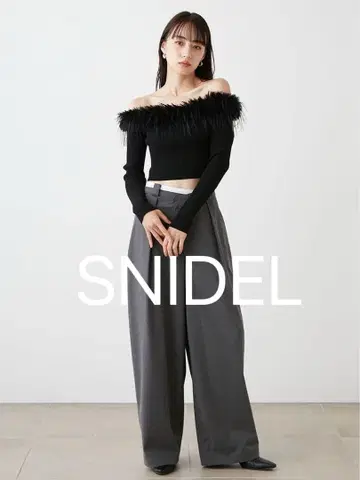 SNIDEL 오프숄더 인조 모피 도킹 니트 풀오버