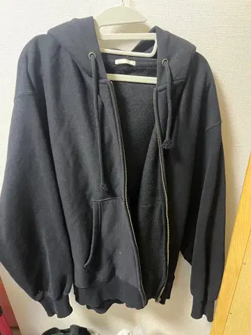 GU 블랙 후드 부착 집업 후드티