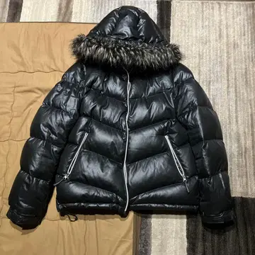 블랙 다운 자켓 후드 부착