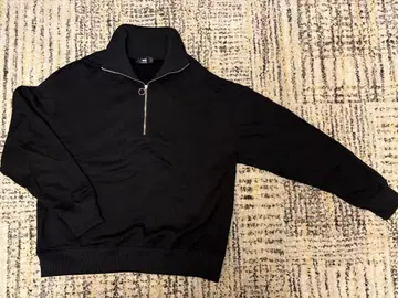 HARE 블랙 하프 지퍼 맨투맨