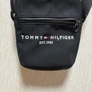 TOMMY HILFIGER 블랙 숄더백