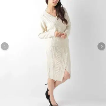 새상품 하이픈월드 갤러리 V넥 케이블 니트 셋업