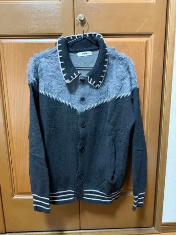 버튼 달린 가디건