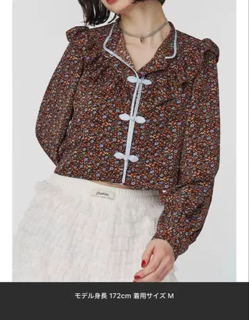 새상품급 jouetie 숄더 프릴 숏 차이나 셔츠 꽃무늬