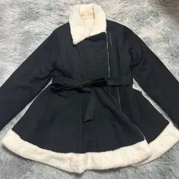 GRL 블랙 퍼 플레어 코트