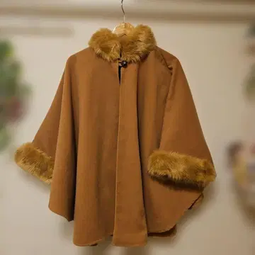 브라운 퍼 케이프 판초