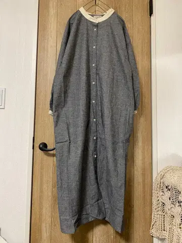 새상품 사만사 모스모스 옷깃 배색 스탠드 카라 원피스 차콜