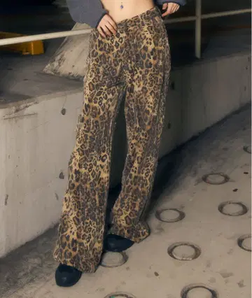 새상품 ACLENT 레오파 팬츠
