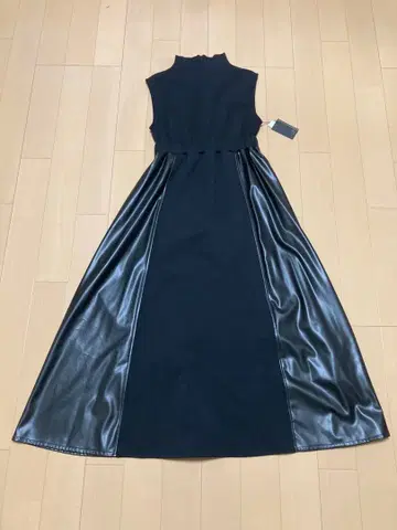 [ 완판템 ] Aga YAMADAYA 에코 가죽 절개 원피스 새상품