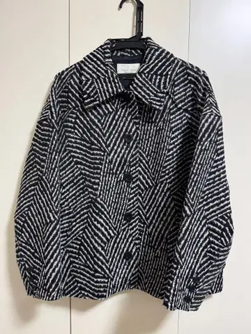 PUBLIC TOKYO 랜덤 자카드 숏코트