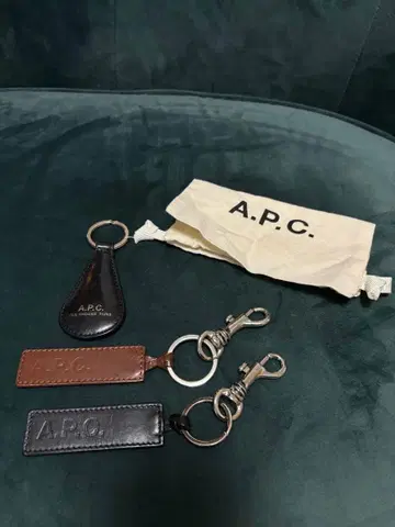 A.P.C. 가죽 키링 3종 세트