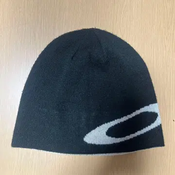 oakley beanie black