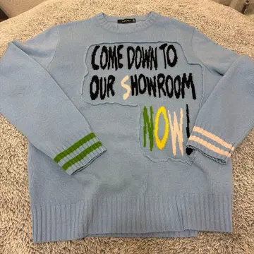 HISTORY 메시지 니트 스웨터 라이트 블루